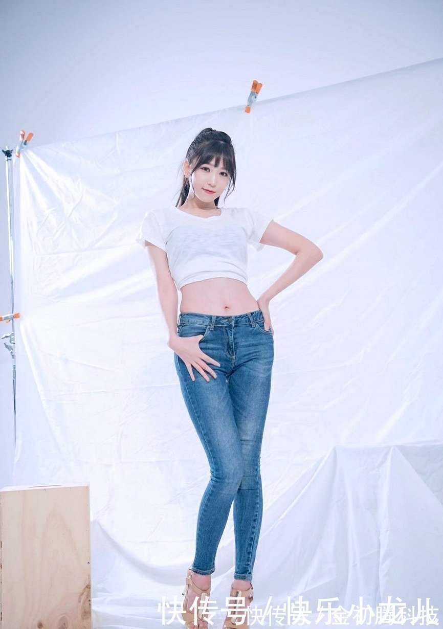 仙气十足|气质温柔的小姐姐，牛仔裤散发女性魅力，仙气十足！