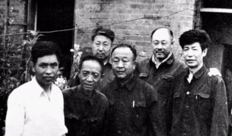 爱子|抗日英雄携娇妻爱子共赴刑场,周围群众看到这一幕,含着眼泪肃然低头