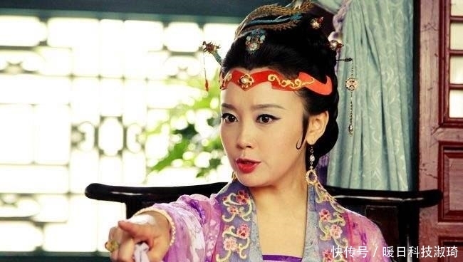 贾蓉为何能三番两次的拿下王熙凤?他的