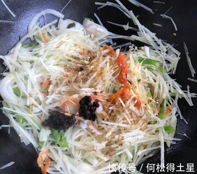 洋葱|洋葱炒土豆丝，快手家常菜，简单又下饭！