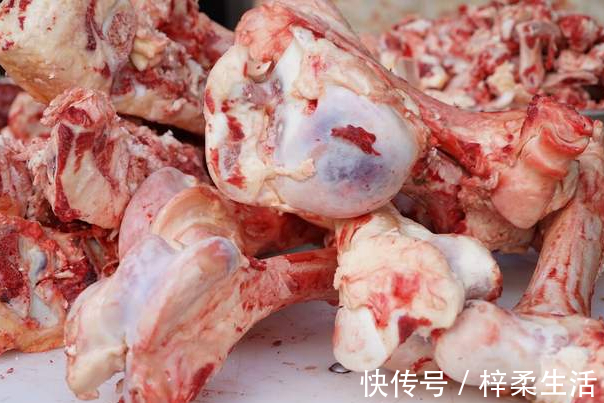 黄栀子|酱大骨在家也能做,大厨教你饭店不外传的秘方,酱香浓郁香烂入味