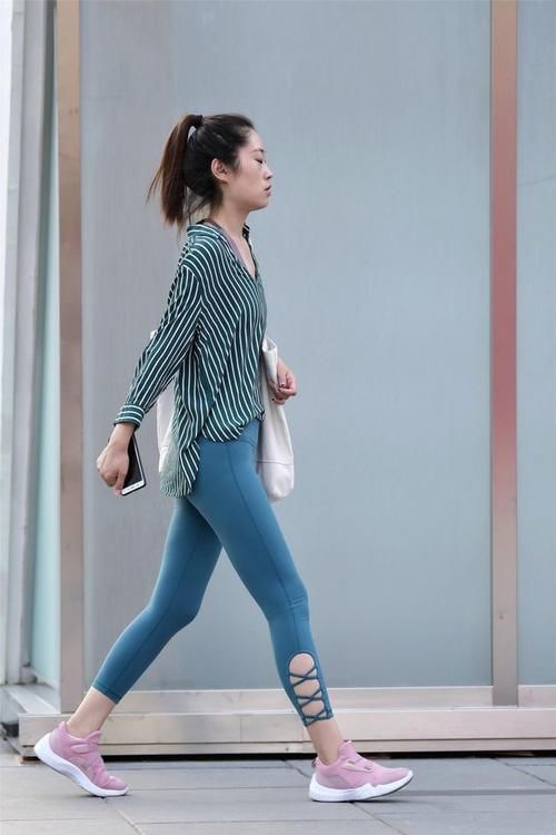 瑜伽服|都说穿了瑜伽裤人矮腿粗，看了她们穿瑜伽裤，发现还真不是这样