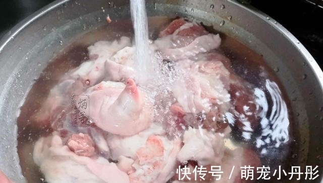 拌饭|这蒸菜我家一周做3次，食材炒下蒸一蒸软嫩鲜香，汤汁拌饭真得劲