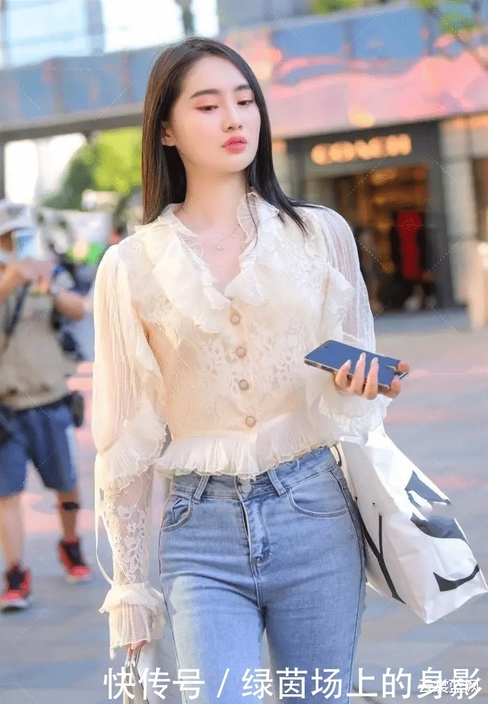 柳叶来眉上,桃花落脸红,雪纺上衣配牛仔裤演绎的公主童话