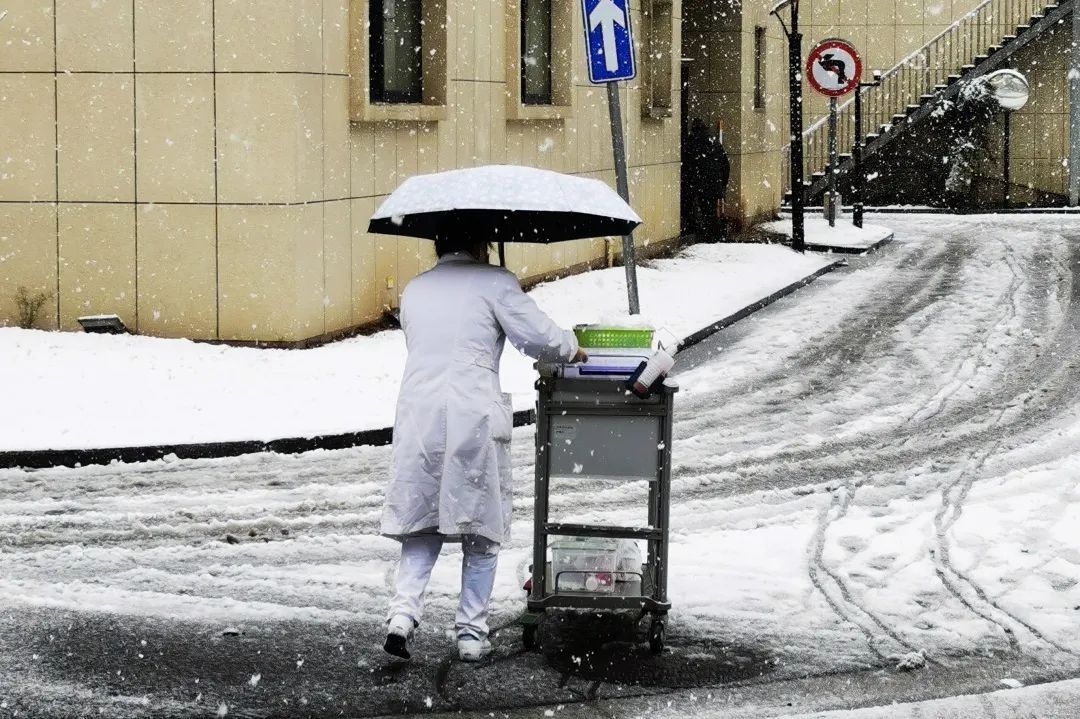 院医|雪中的这一抹“白”，守护着百姓健康