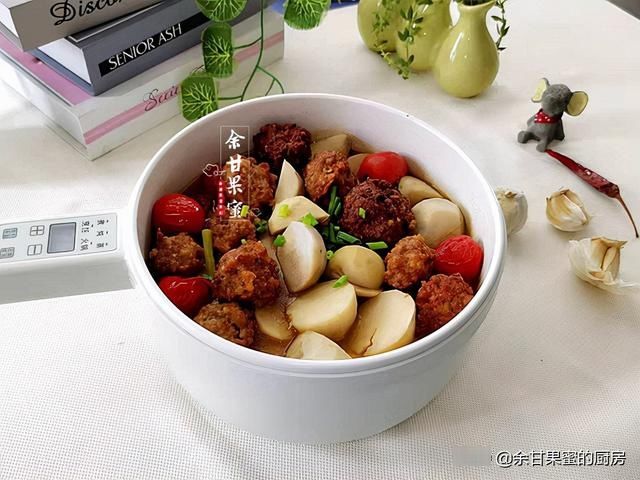 炸肉丸子|此菜零厨艺,将肉丸子与这食材同搭配,炖一炖上桌,光盘了