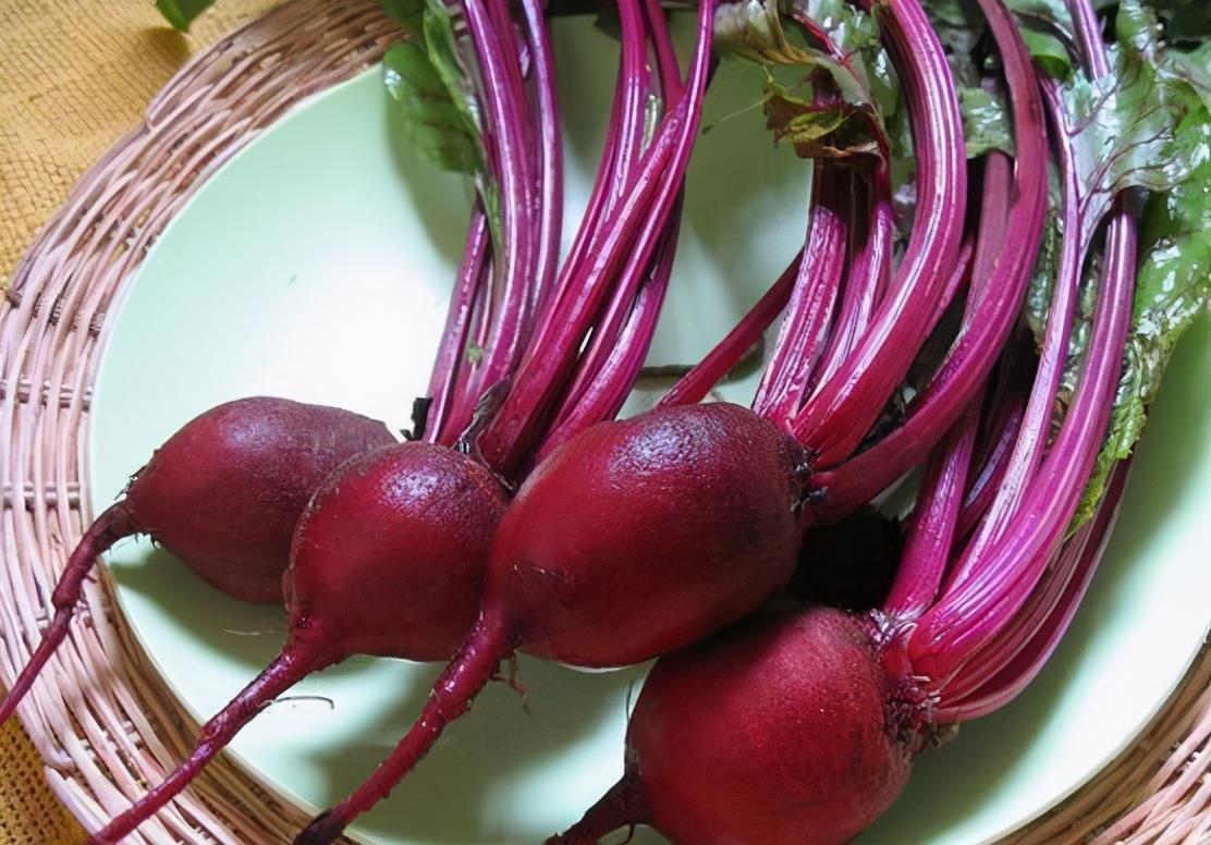 种维生素|女人爱美,推荐吃3种食物,润肤养颜,延缓衰老,滋补身体