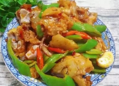 美食精选：回锅猪蹄，茄汁玉子豆腐，青豆烧腊蹄，西葫芦炒土豆的做法
