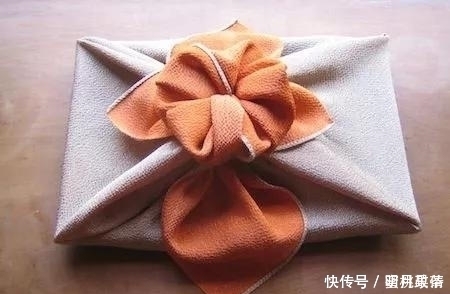 一块布打两个结,变身大容量高颜值收纳包,几十种折法好强大