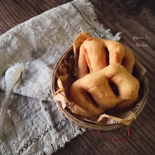 炸油饼,外酥里软有嚼劲,好香的