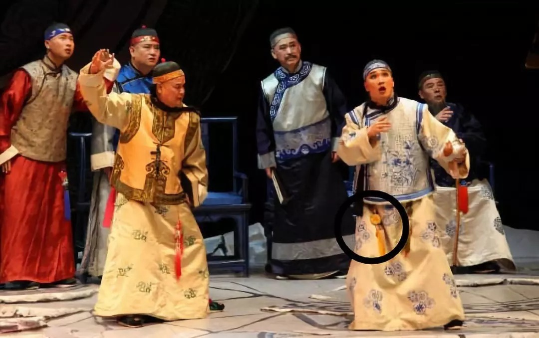 扳指 男人的手里,离不开这四件首饰