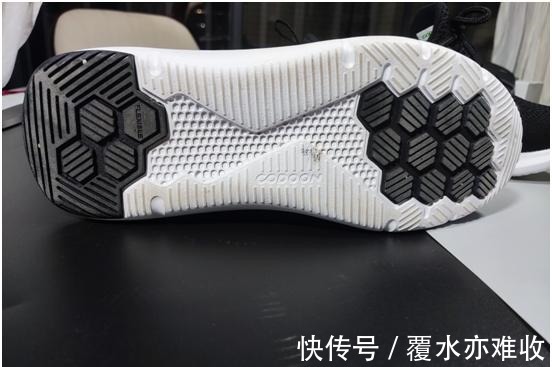 tpu 轻便透气、减震耐磨的咕咚跑鞋评测,穿搭舒适时尚!