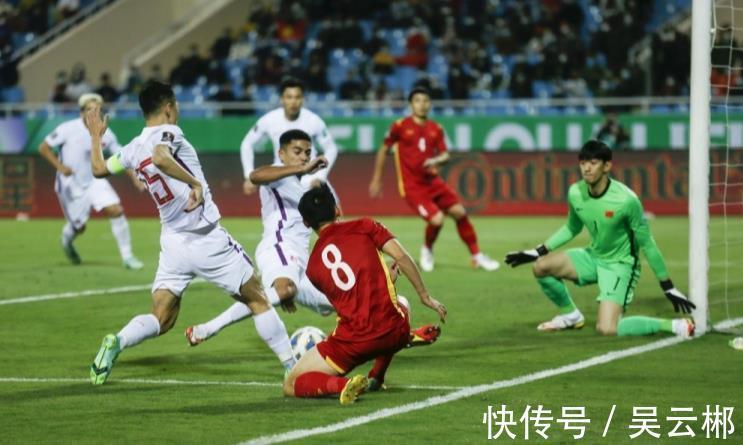 杜雄勇|5.9分全场最低!国足输球罪人诞生,12强灾难级发挥,或告别首发