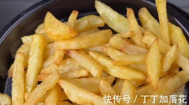 土豆别再炒着吃了,教你一个新做法,外酥里嫩,酸甜适口!