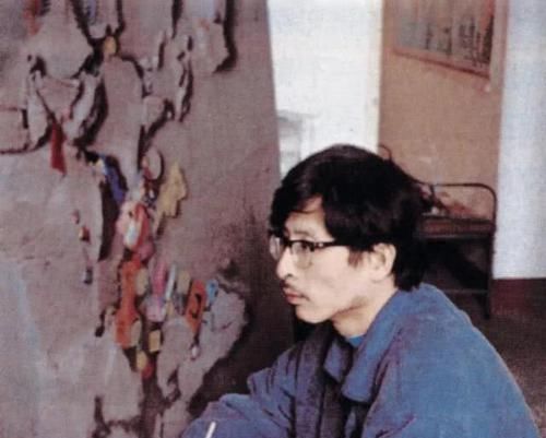 垃圾堆$他画一个“垃圾堆”,却卖了4370万,网友不解,专家暗藏个惨案