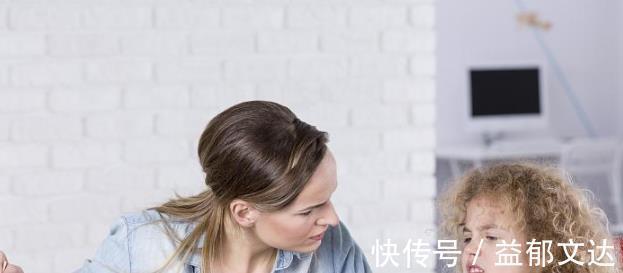 孩子|老人带娃常做3件事,可能危害孩子一生,希望你家的不在其中