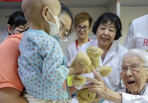 宝爸|宝爸临危受命，给一岁儿子喂药，却错把4毫升听成40毫升