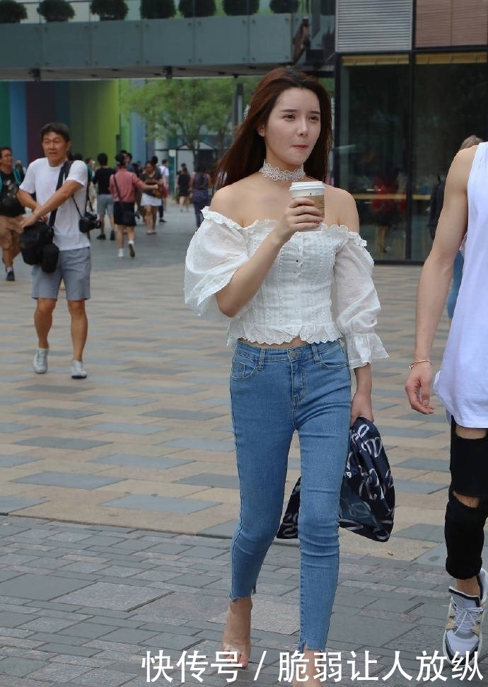 气质|这个姑娘喜欢的衣服是牛仔裤,可以让她拥有好气质