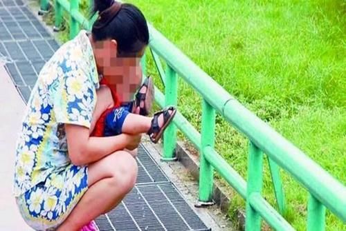 家长|儿科医生:“新型把尿”正毁掉孩子排便系统,年轻家长却前赴后继