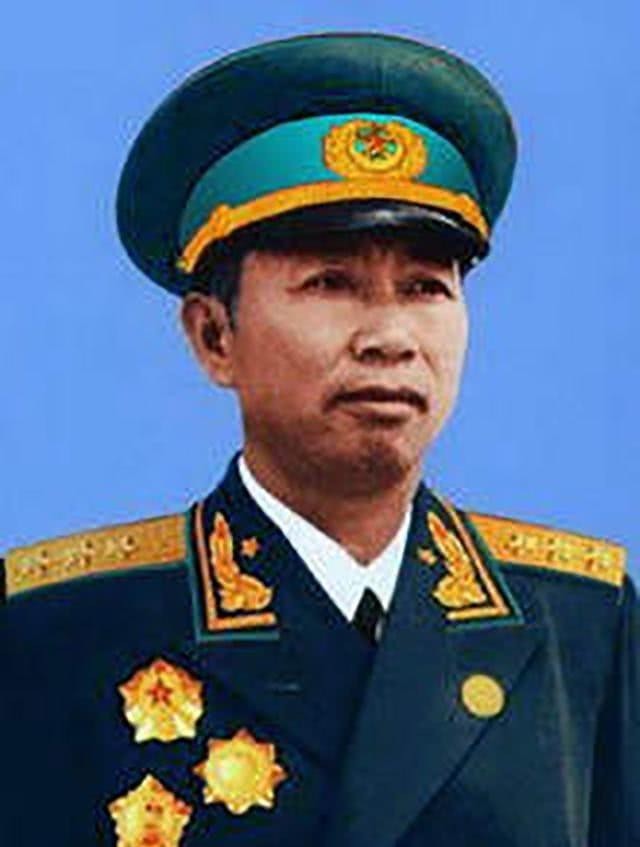 依然|首任空军司令刘亚楼,逝世55年妻子如今在哪?92岁高龄依然健在