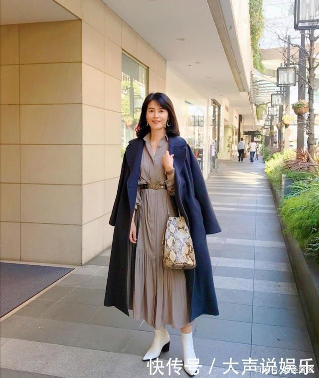 50岁女人穿大衣别太老套！学会这几点，你也能穿得优雅又从容