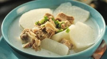 炖羊肉汤有窍门，别直接下锅炖，多做两步，肉嫩汤鲜，无膻味