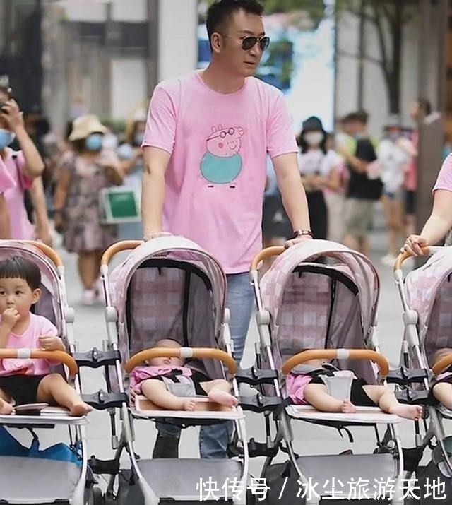 夫妻俩|夫妻俩一胎双胞胎女儿，二胎四胞胎儿子，逛街不是来炫娃，是炫富