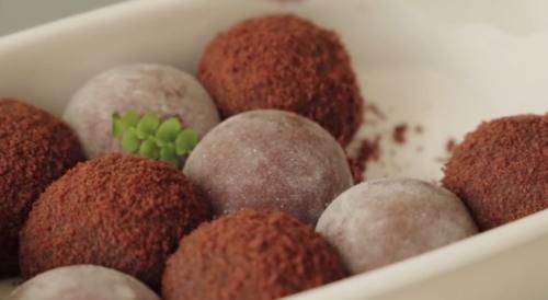  巧克力糯米糍，浓郁巧克力酱包裹软弹糯米糍，香甜可口