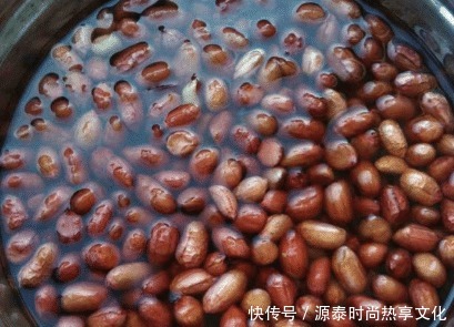 鲜香|花生米不用炒,用盐水泡一泡,比炒的好吃,鲜香酥脆,越吃越过瘾