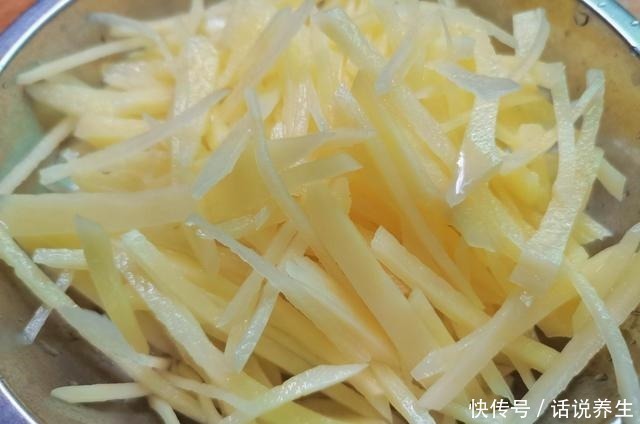 这菜是天然“碱性食物”,常吃嘴巴不臭,头发乌黑,皮肤也变嫩了