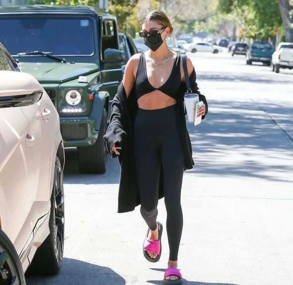 yeezy|目测增高10cm 的凉鞋你不馋吗？