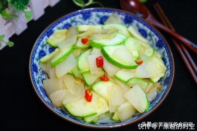 土豆别再炒土豆丝了,这种做法才是孩子最爱的,炒一盘都不够吃