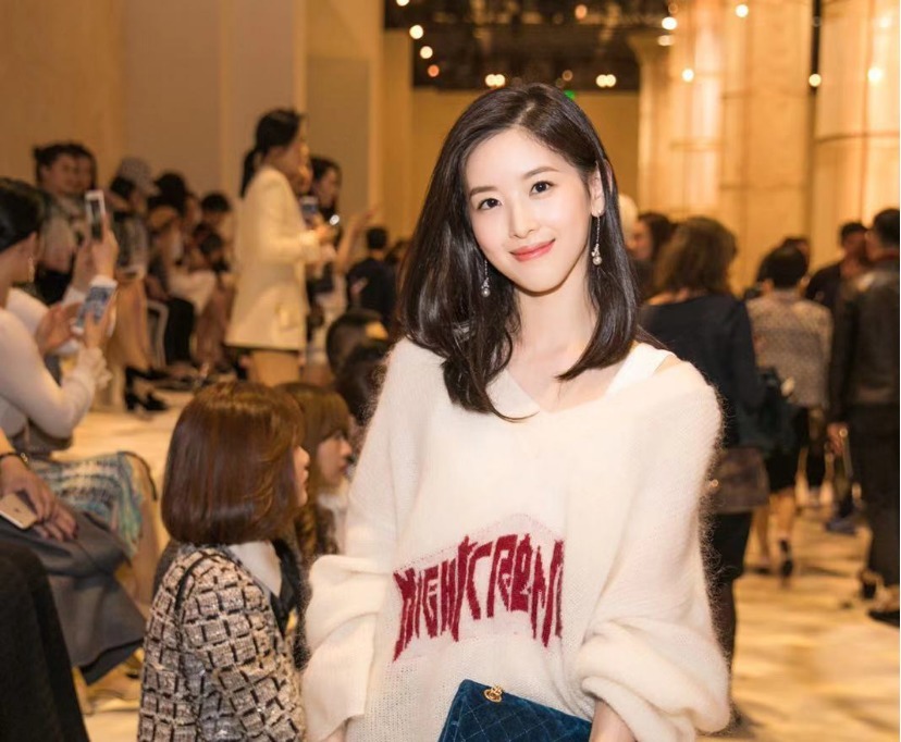 版型|章泽天不光是成功女企业家,还是潮流达人,上松下紧穿搭高级洋气