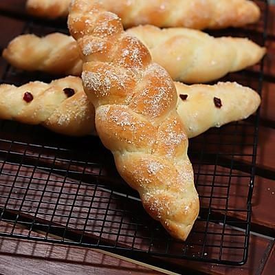 #健康甜蜜烘焙料理# 三股辫子面包,造型简单看一次就会