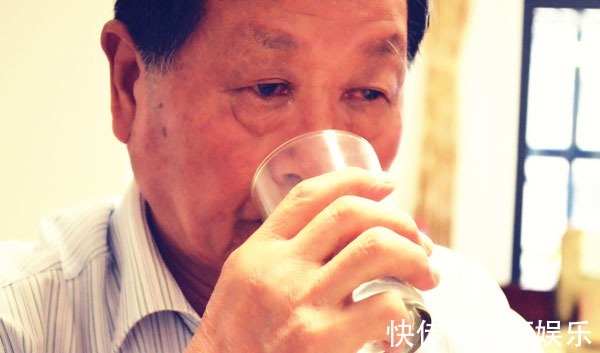 长寿秘诀|112岁的老人谈到长寿秘诀,不吃补品、不去医院,全靠一件事