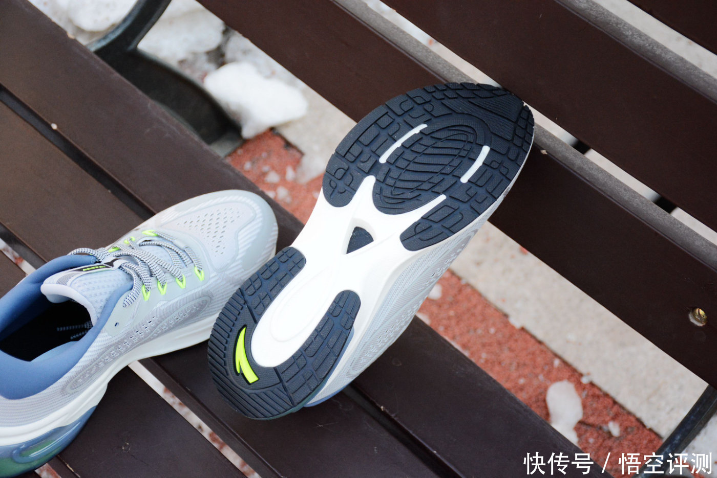 克服冬天跑步的困难?入手智能跑鞋吧:安踏联名咕咚跑步鞋评测