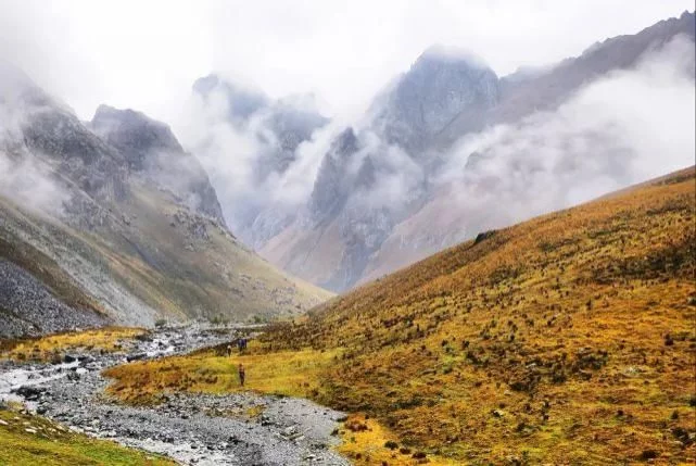 美丽中国-337-：横亘、狼塔