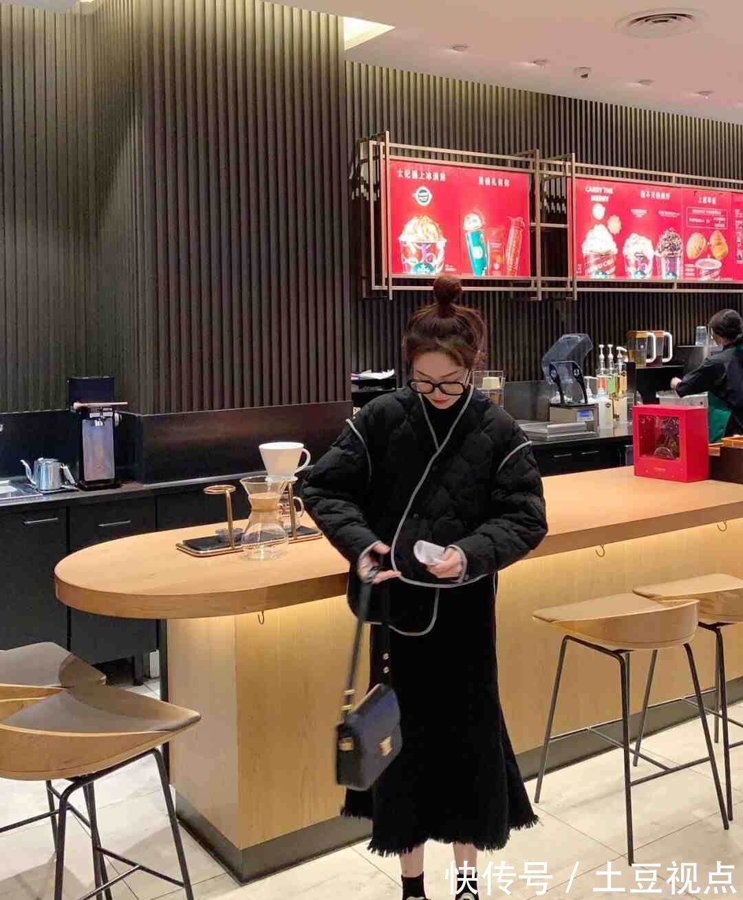 衣身 黑色羽绒服也能穿出高级感?看看这些搭配方式,简约日常又保暖