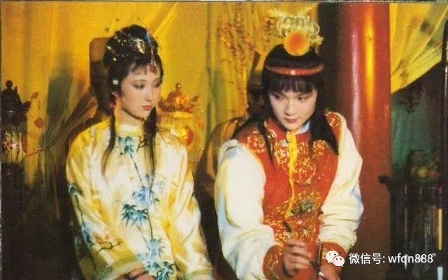 红楼梦!她相貌平平,地位不如袭人晴雯,陪贾宝玉到最后,书中着墨却不多