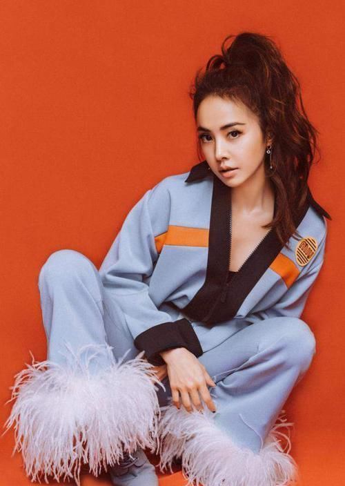 女生扎马尾时,尽量别犯这4个错误!显土又老气,颜值再高也白搭