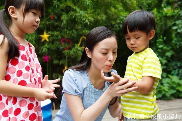 买房|11个姐姐凑32万给弟弟买房,网友:为了报答父母“不杀之恩”