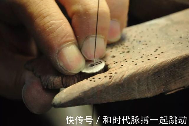 机关|这件暗藏机关的项链,又变手链的可拆搭扣