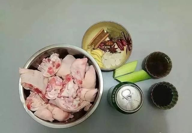 猪蹄这样做，越焖越香，软烂入味，好吃到汁都不剩~