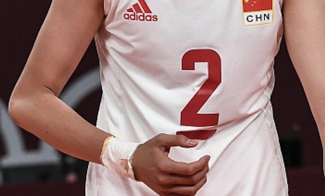 球員們|郎平調(diào)侃隊員落淚！詳解朱婷傷勢之謎：韌帶撕裂，被美國等隊迷惑