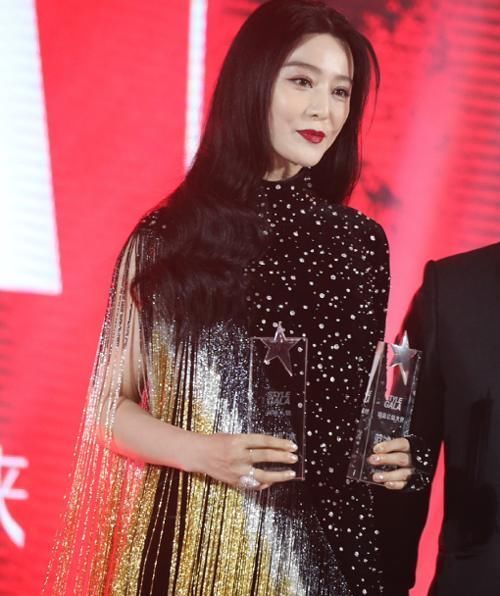 太尴尬!徐梦洁穿郑爽1年前礼服还同台,而孟美岐场场高定