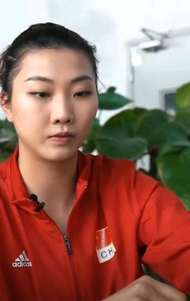 中国女排国家队|女排2米副攻求救：我不想回忆2021年我写不出来，最后她写了啥？