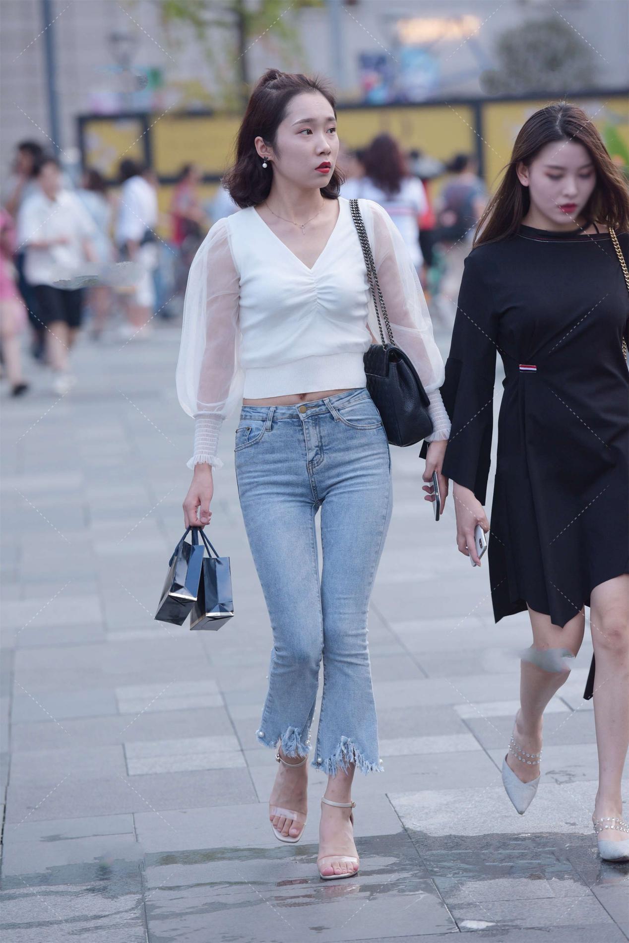 衣服|白色网纱衣服穿上很仙气, 搭配流苏设计的裤子, 看起来仙气飘飘