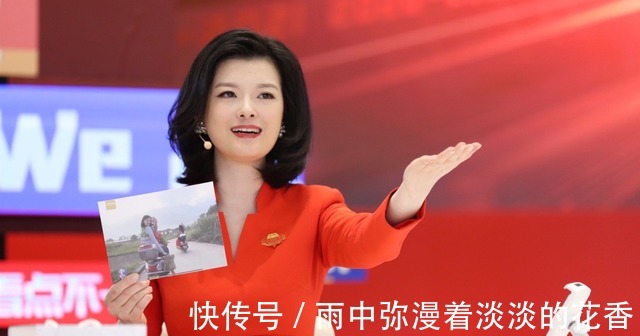 转型|主持人大赛冠军邹韵成功转型,英文主持吸睛,抢走身旁康辉风头