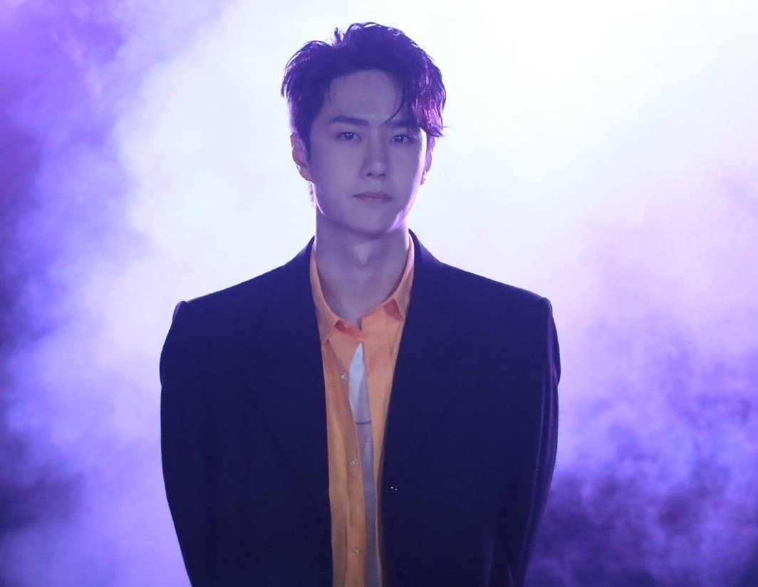 王一博与品牌老总视频,隔空飙戏毫无破绽,手动滑屏暴露一切