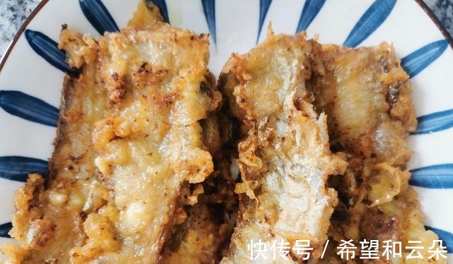 炸带鱼,有人用面糊,有人用淀粉都不对,教你正确做法,真好吃!